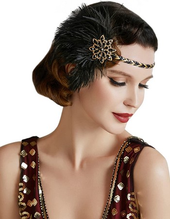 Coiffure années 20 femme : crans, headband, chapeau cloche